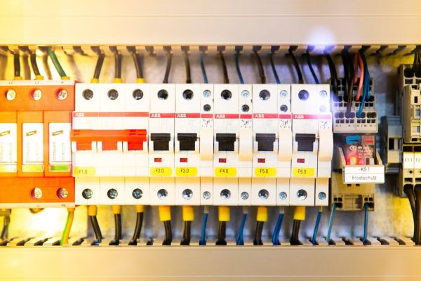 FEL.sk - silnoprúdové elektroinštalácie nízkeho napätia do 1000V – montáž rozvodov, revízie, bleskozvody - Prešov, Košice